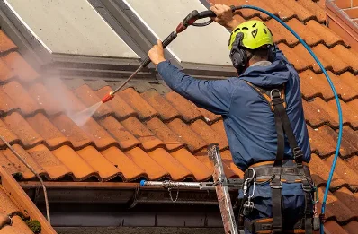 Démoussage et hydrofuge de toiture à Sarcy